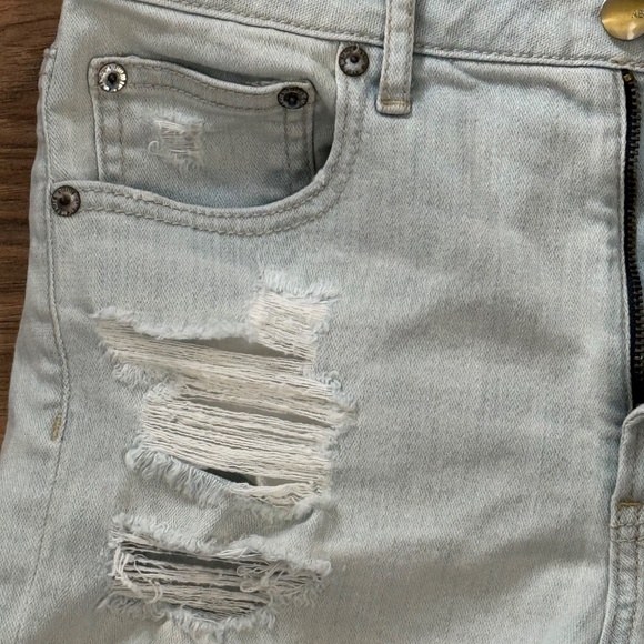 American Eagle Hi-Rise Shortie Distressed Shorts Stretch Light Wash Size 10 - Picture 3 of 12